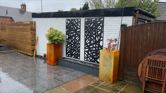 How to Add Texture and Depth to Plain Garden Walls with Screens