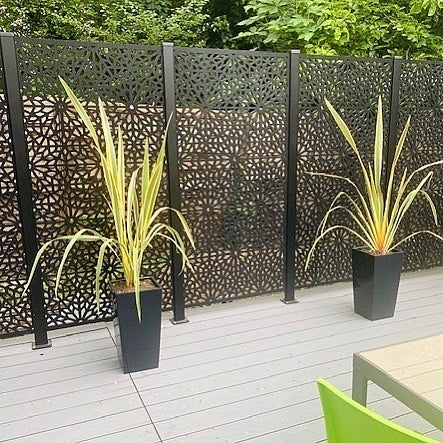 Using Garden Screens to Create a Relaxing Outdoor Retreat