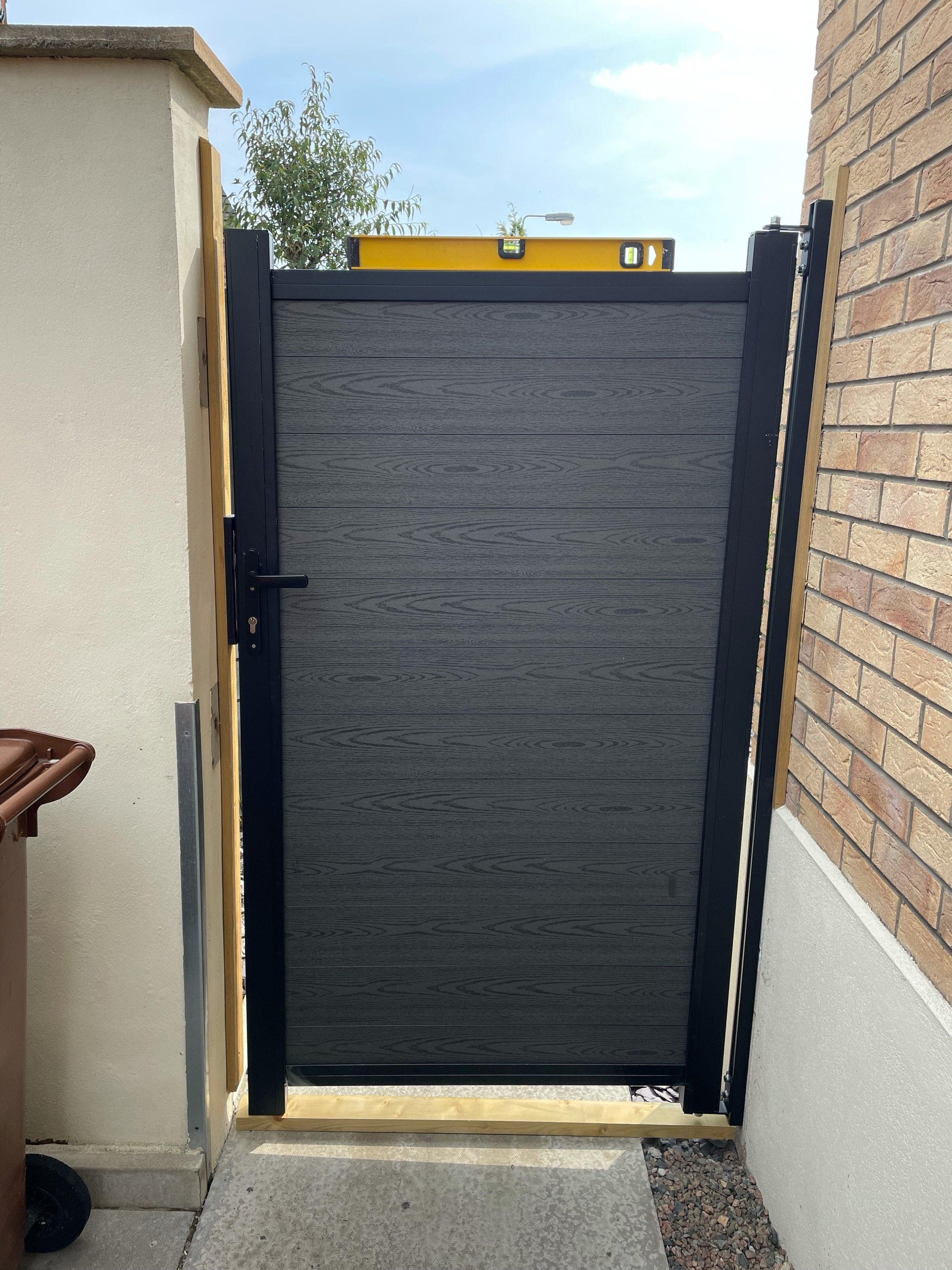 Full Privacy Pedestrian Gate - Screen With Envy